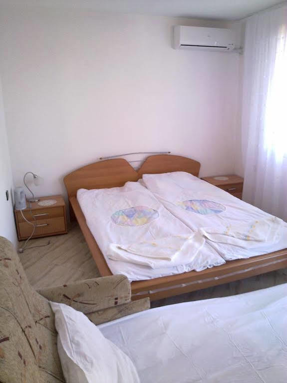 Farlalievi Guest House Sozopol Exterior foto